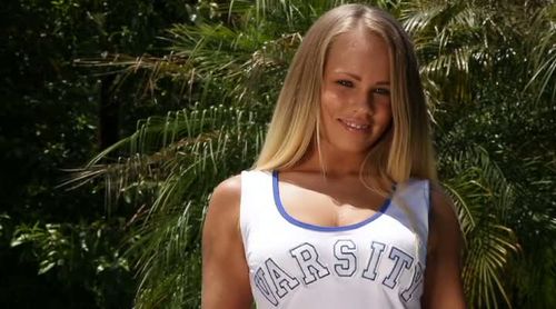 Britney Young  / Продрали здоровой шнягой и накончали в пилотку.